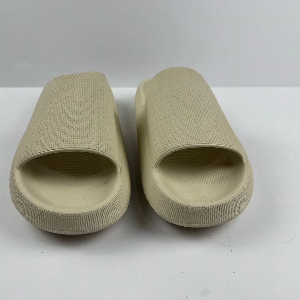 Hollister Beige Slide Sandals men’s size 10.5 women’s 12.5